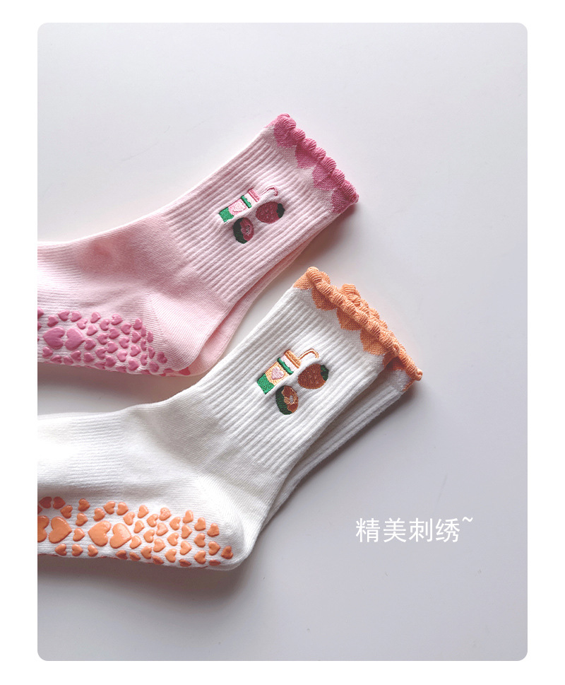 One-piece delivery of socks from the street stall for women, yoga, anti-slip mid-calf socks, cartoon embroidery, Pilates, fitness, shark pants, floor socks for women pic 11