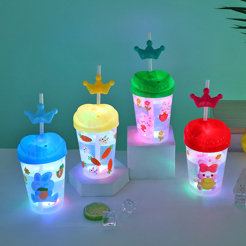 Cartoon cute baby straw cup, luminous children's drinking cup, pp straw, high appearance level water cup, student plastic cup Specification image