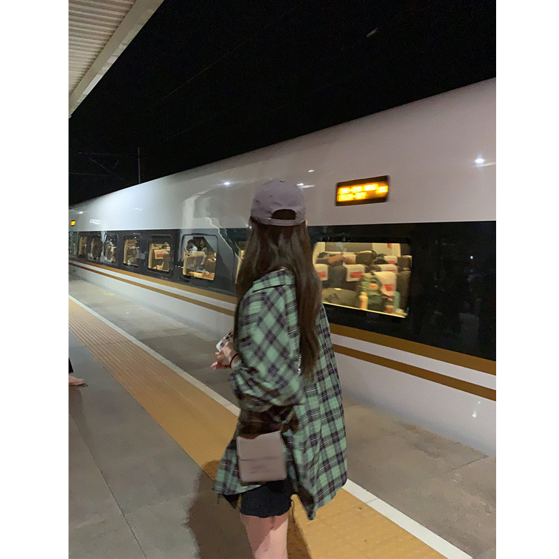 时髦复古绿色白底实物图