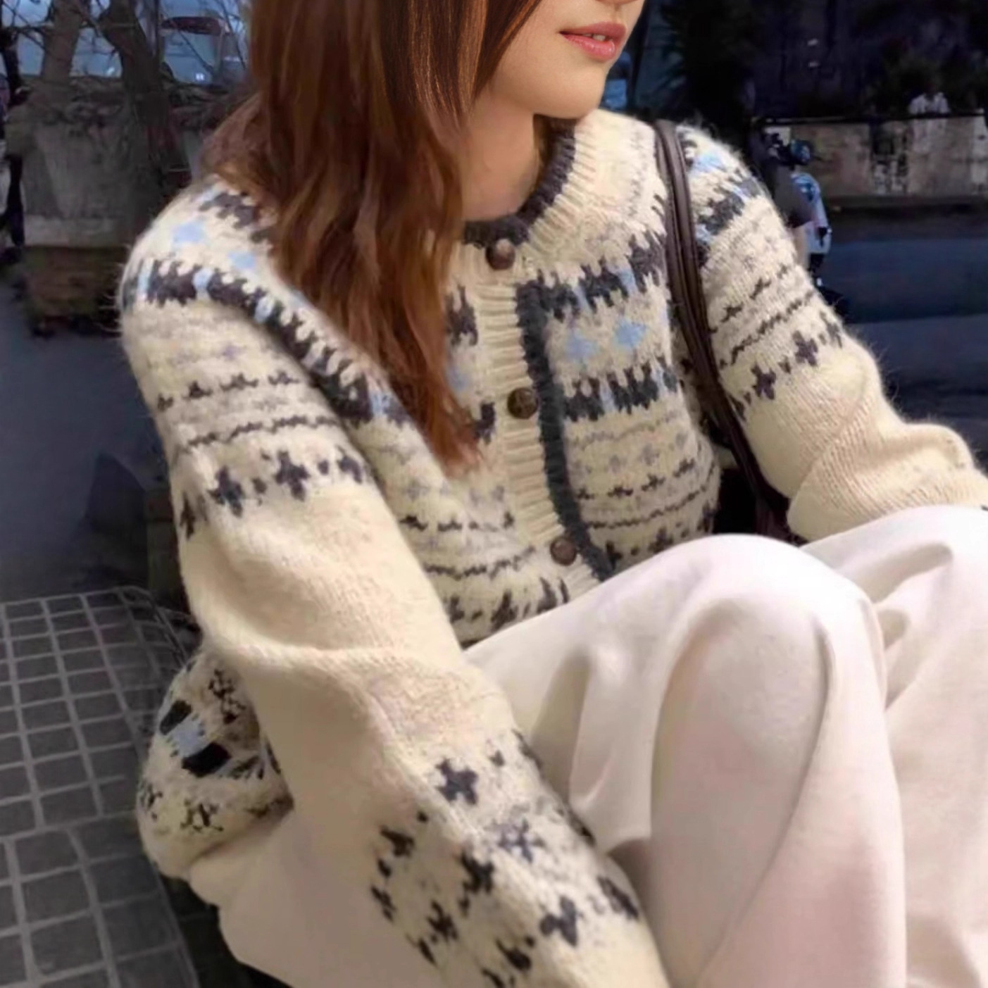 成人冬装裙装/毛衣/金绣贸易/针织短袖/服装产品图