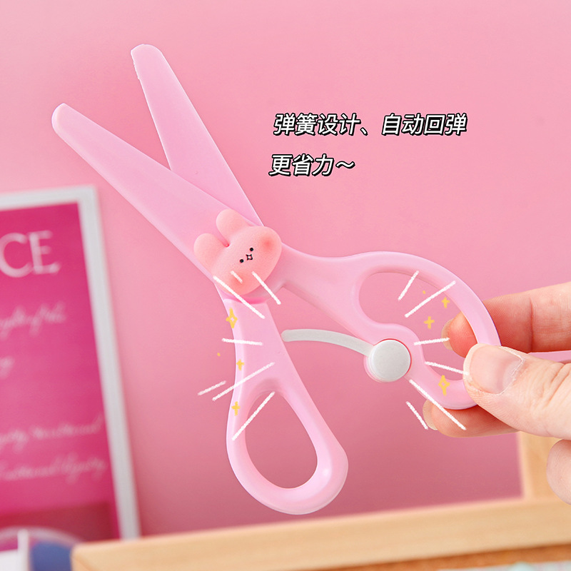 Cute cartoon plastic scissors, student DIY paper-cutting knives, round-headed safety small scissors, stationery and office supplies Application Scenario