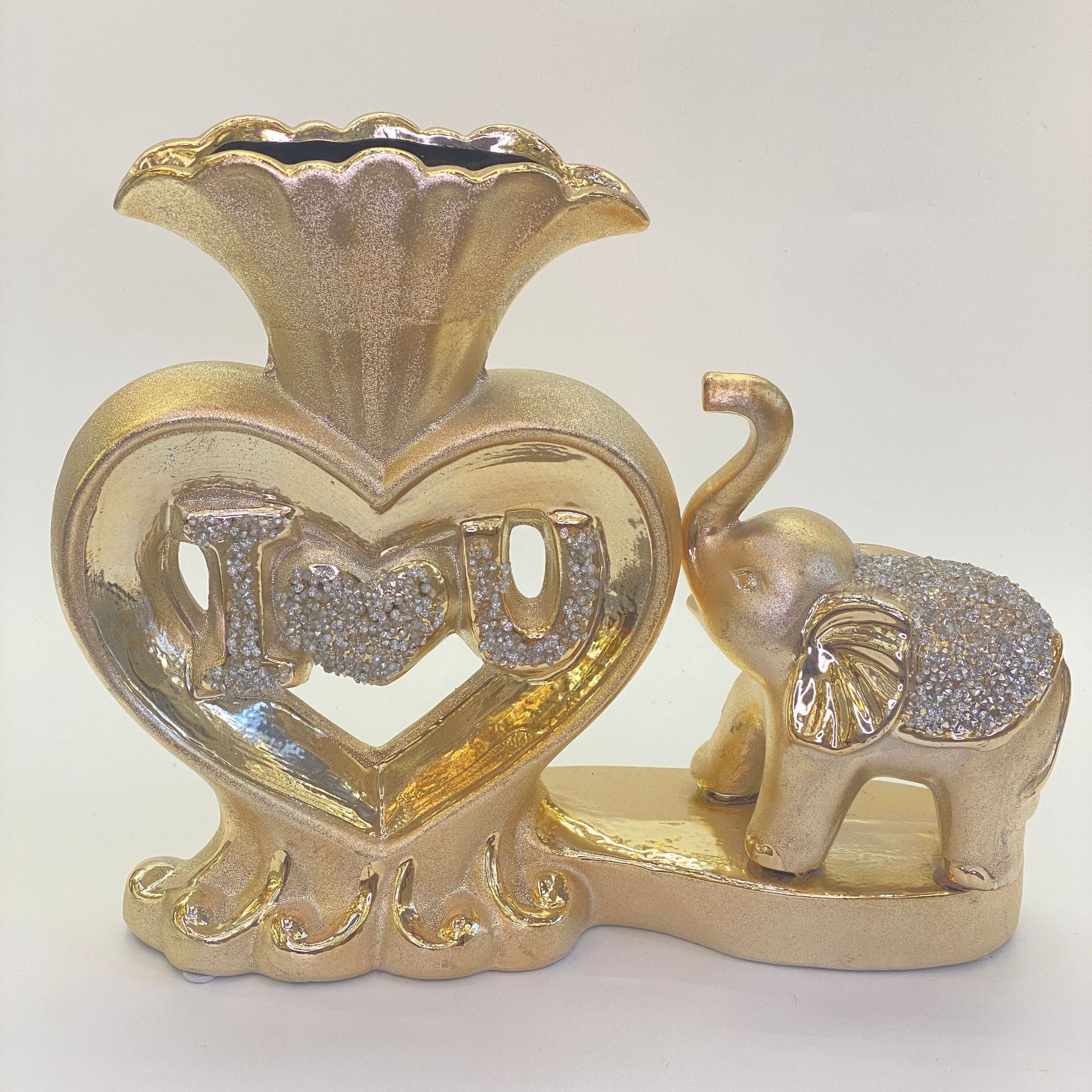 Abstract sculptures for living rooms, entrance halls, sample rooms, hotel handicrafts, direct supply from the factory, creative handicrafts, gold and silver electroplated apple ornaments, golden castle vases, handicrafts, factory wholesale