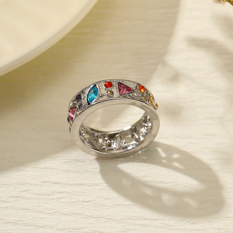 Yun Brocade, a popular European and American fashion geometric pattern hollowed-out diamond multi-color ring, exclusively for cross-border wholesale of women Application Scenario