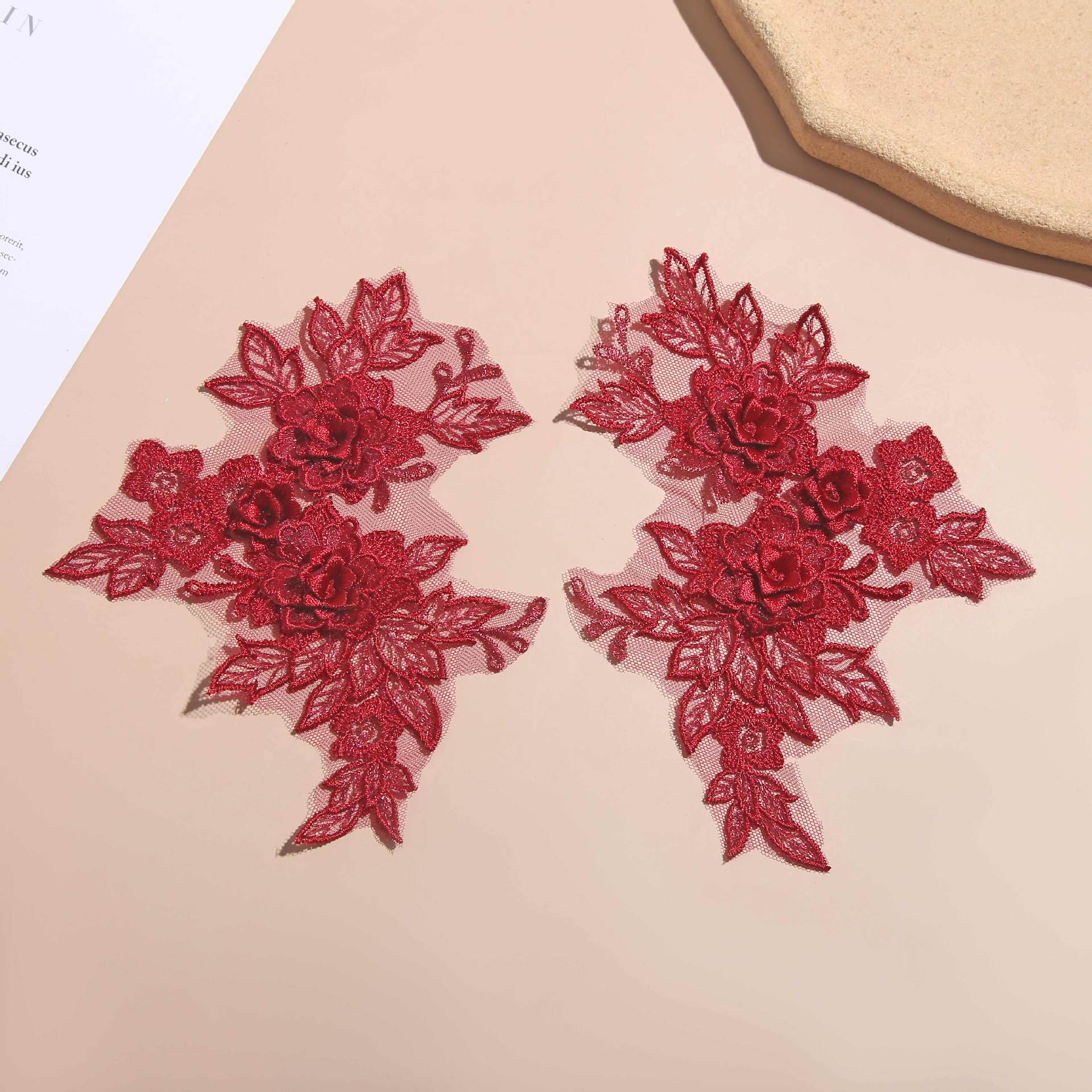 New three-dimensional hollowed-out floral lace wedding dress and performance dress lace diy floral accessories lace applique flower pieces Application Scenario