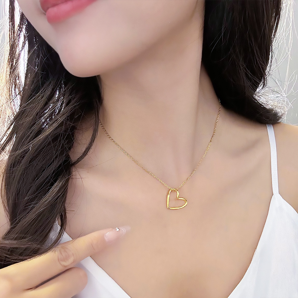 Simple Hollow Love Pendant Light Luxury Niche Design Temperament Clavicle Chain High-Grade Sense Heart Necklace Does Not Fade Women Specification drawing