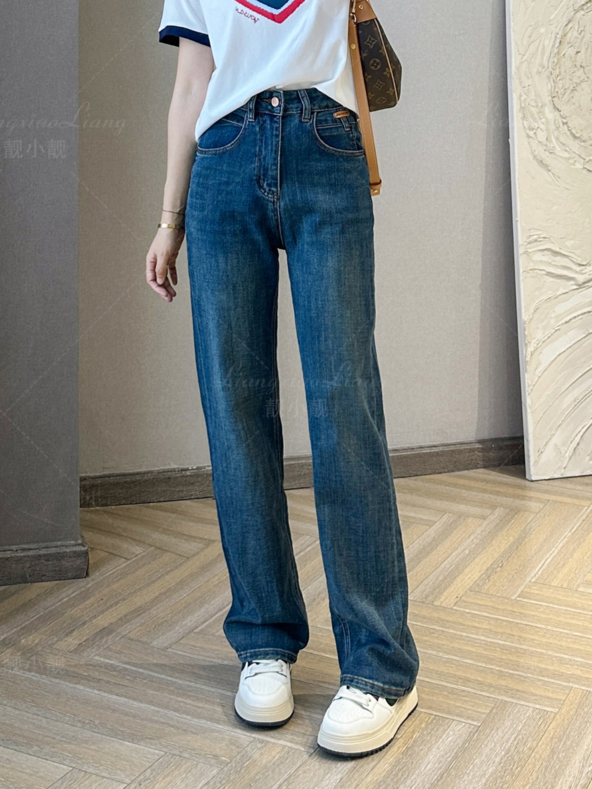 "Super Explosive Pants Style [Narrow wide-leg God Pants] Straight-leg wide-leg long pants, soft drape, chewy and slightly elastic jeans for women. Application Scenario