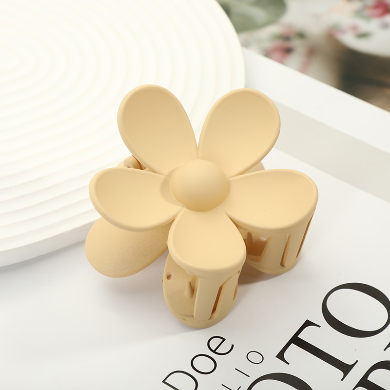 Korean Instagram Macaron Hair Clip Matte Flower Grip Temperament Hair Grip Back Of Head Pan Hair Clip Hair Accessories Application Scenario