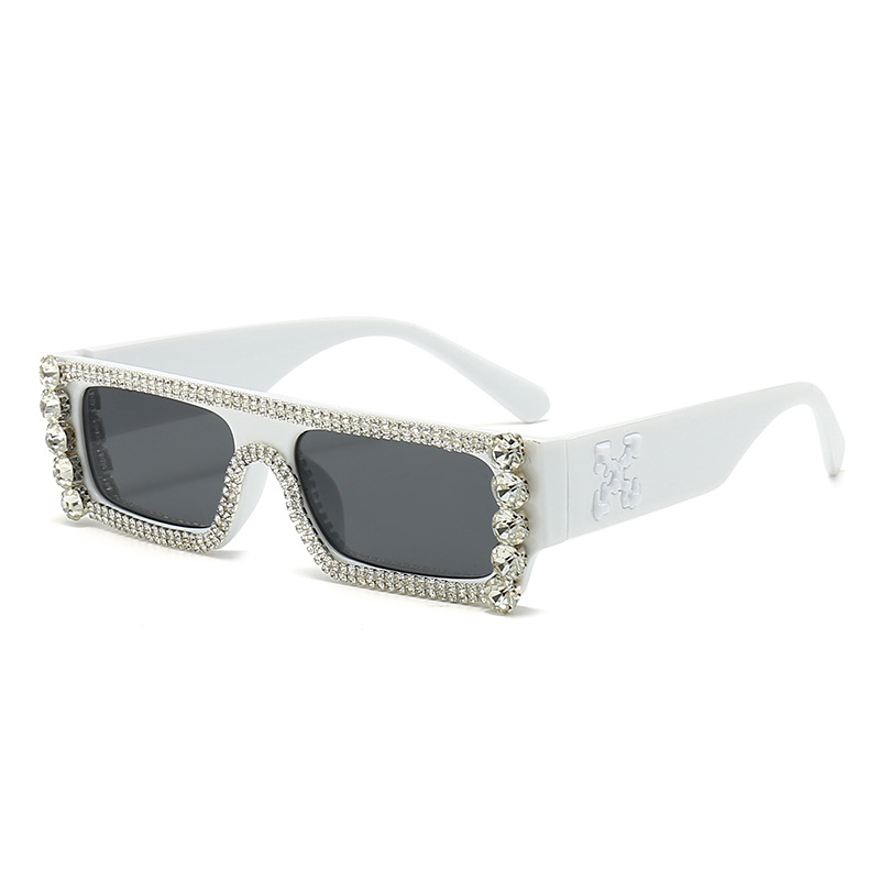 Cross-border new diamond-encrusted sunglasses for women's fashion show, square frame glasses OF the same style diamond sunglasses for women wholesale Application Scenario