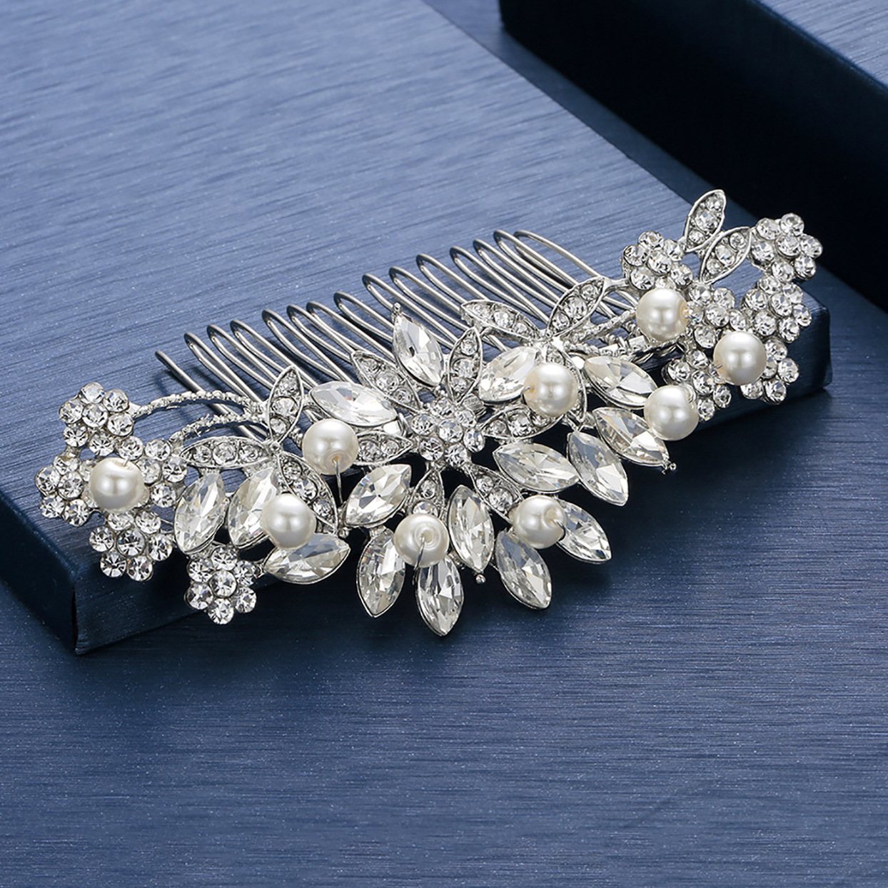 Chinese-style elegant bride's hair accessory, wedding accessories, alloy pure handcrafted pearl bride's hair accessory, hair comb and plug details Picture