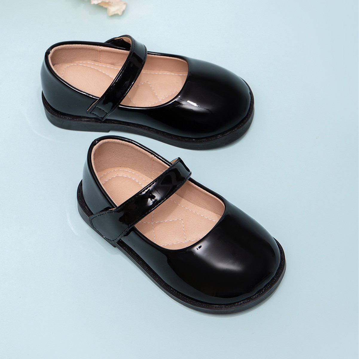 2025 秋季新款 女童漆皮公主鞋 圆头搭扣校园风儿童小皮鞋批发