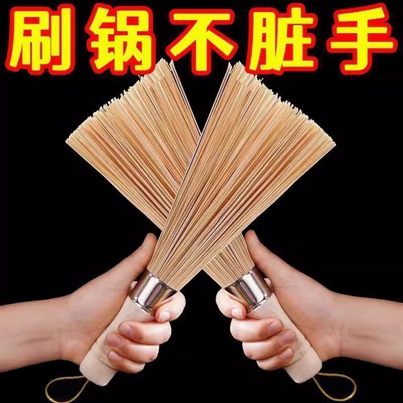 The old-fashioned bamboo pot brush with a solid wood handle is a kitchen household utensil for washing POTS and dishes. It is a bamboo brush for washing POTS and dishes and a cleaning brush details Picture