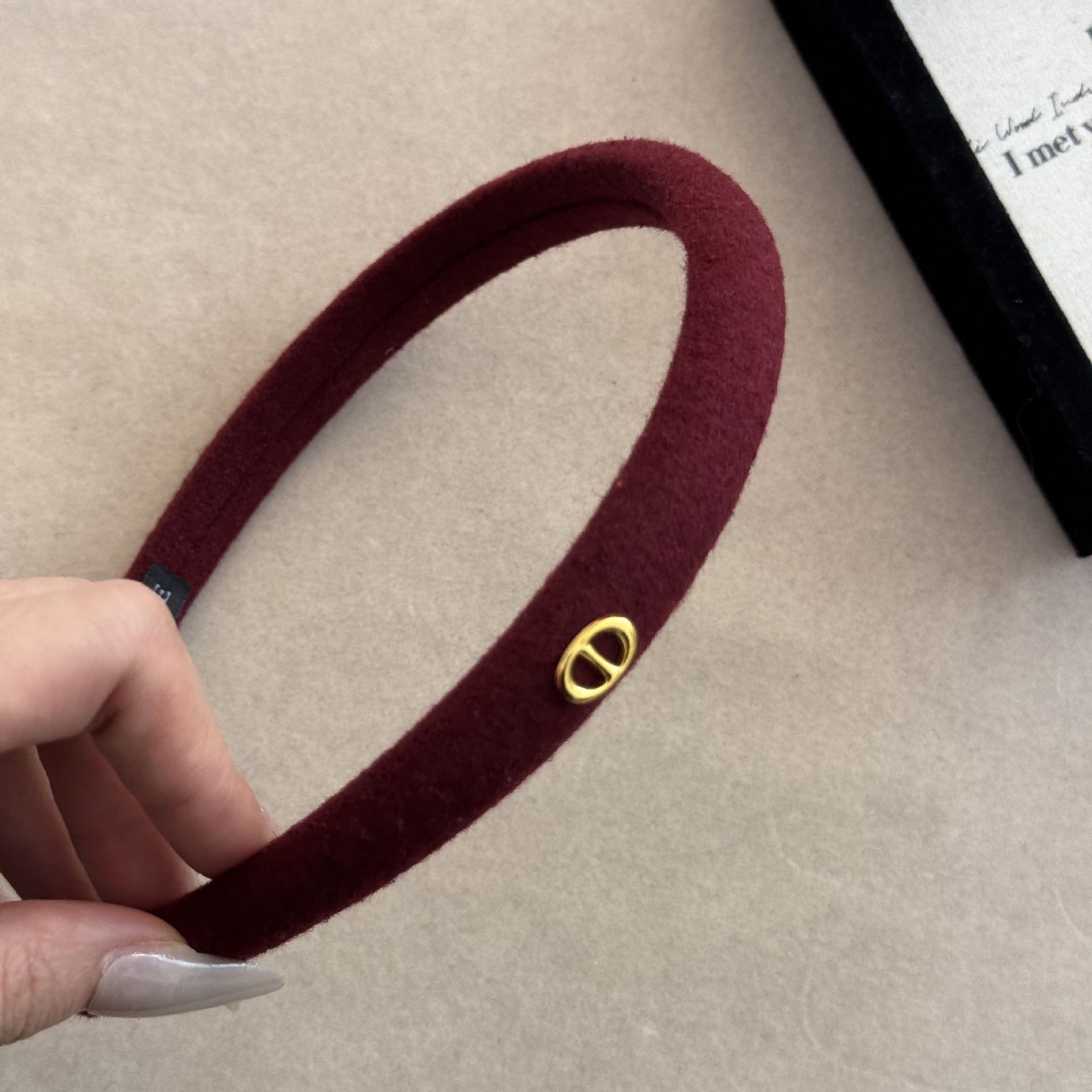 The retro and simple narrow version of the gold label letter headband is a versatile and elegant daily fashion hair accessory for women pic 17