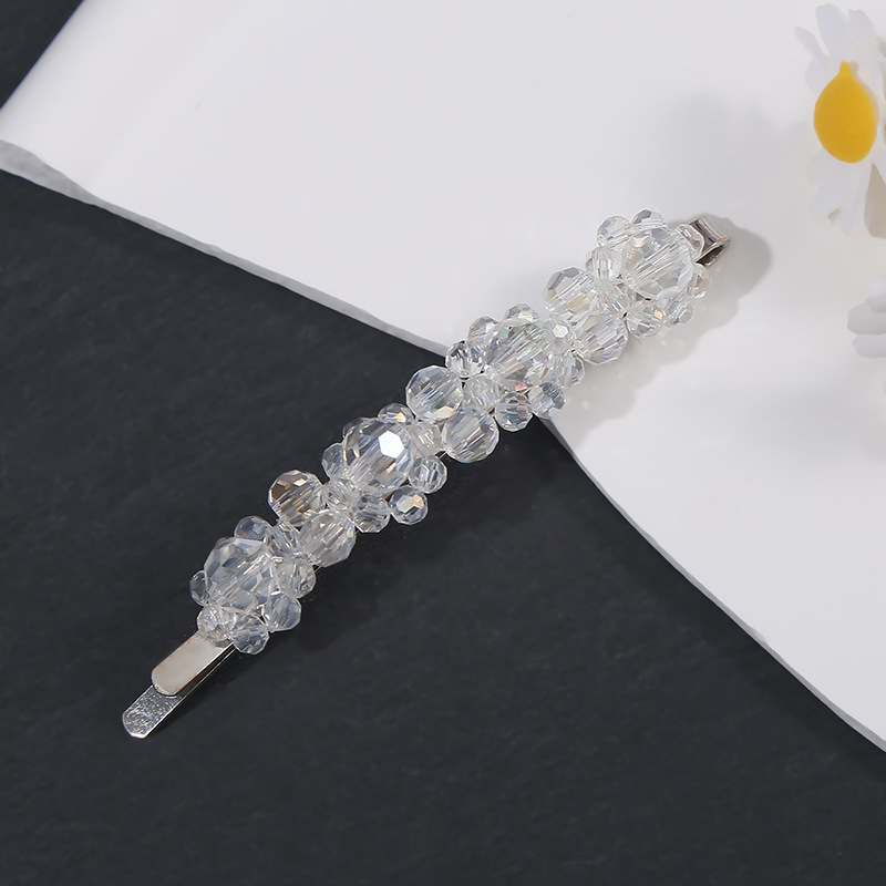 Korean-style hair clips, fairy crystal small flower straight clips, handcrafted beaded hair clips, girls' side clips, ponytail clips, wholesale in stock Application Scenario