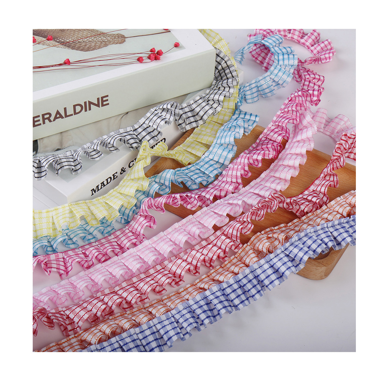 2.5cm silver wire checkered fabric pleated clothing accessories, home decoration toys, handicrafts, home discount lace Item Picture