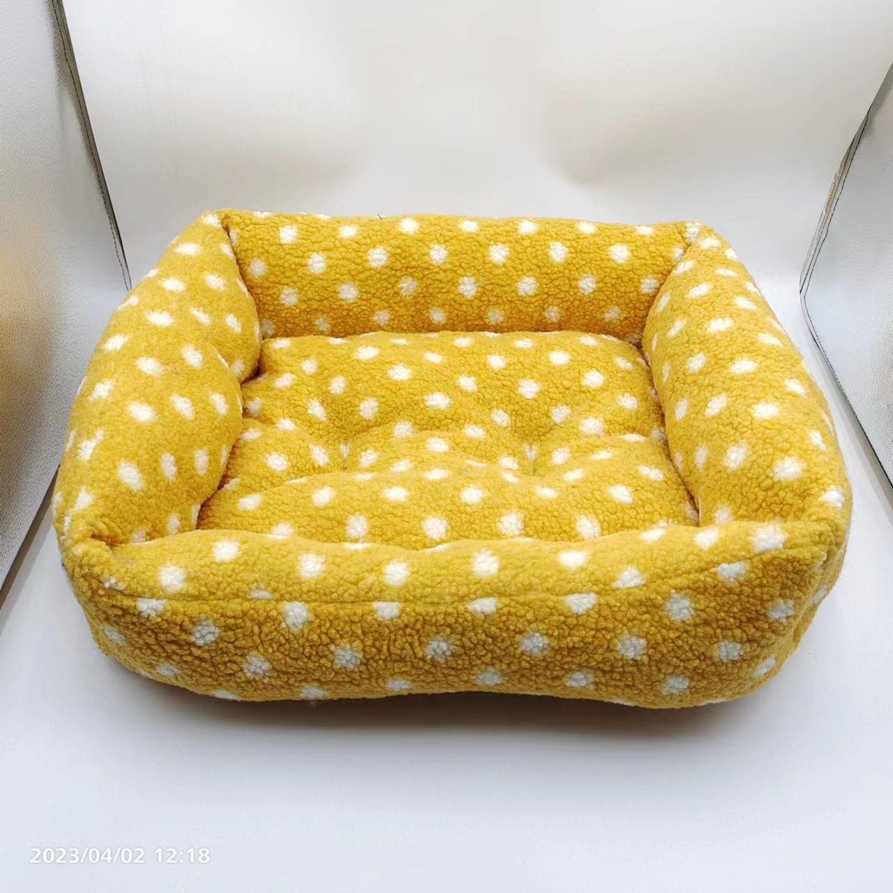 狗窝/宠物狗狗用品/狗沙发垫/库存宠物用品/宠物窝猫窝白底实物图