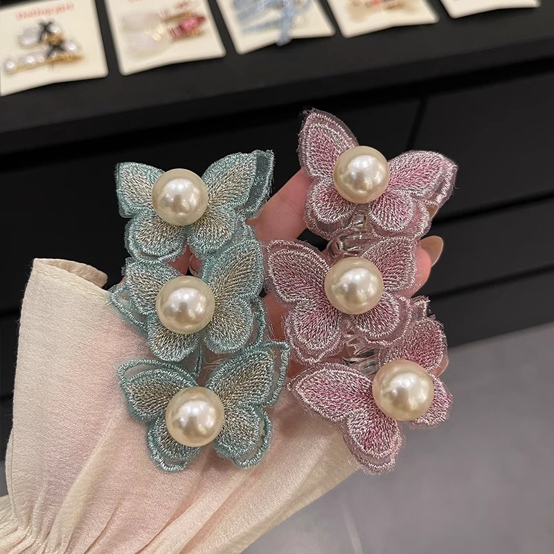 Forest-style butterfly bubble braid hair tie for women 2024, a new high-end French telephone line hair band and ponytail braiding tool Application Scenario