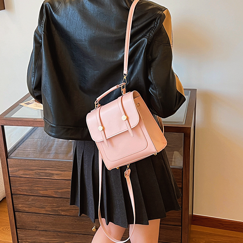 Large-capacity, fashionable, simple and elegant backpack, 2023 autumn new stylish casual bag, simple and trendy for women details Picture