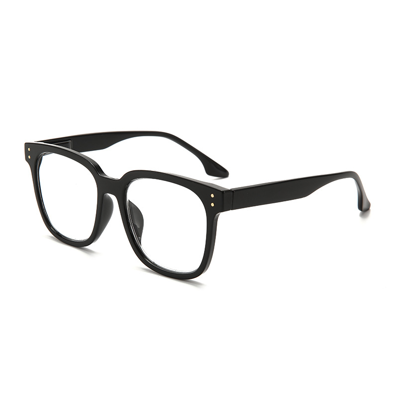 Wholesale of new anti-blue light reading glasses for middle-aged and elderly people, high-definition mobile phone and newspaper reading glasses for both men and women Application Scenario