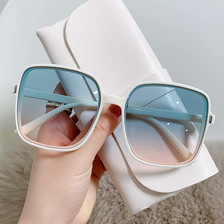 米钉方形太阳镜渐变色2023新款太阳眼镜女士潮流防紫外线复古墨镜