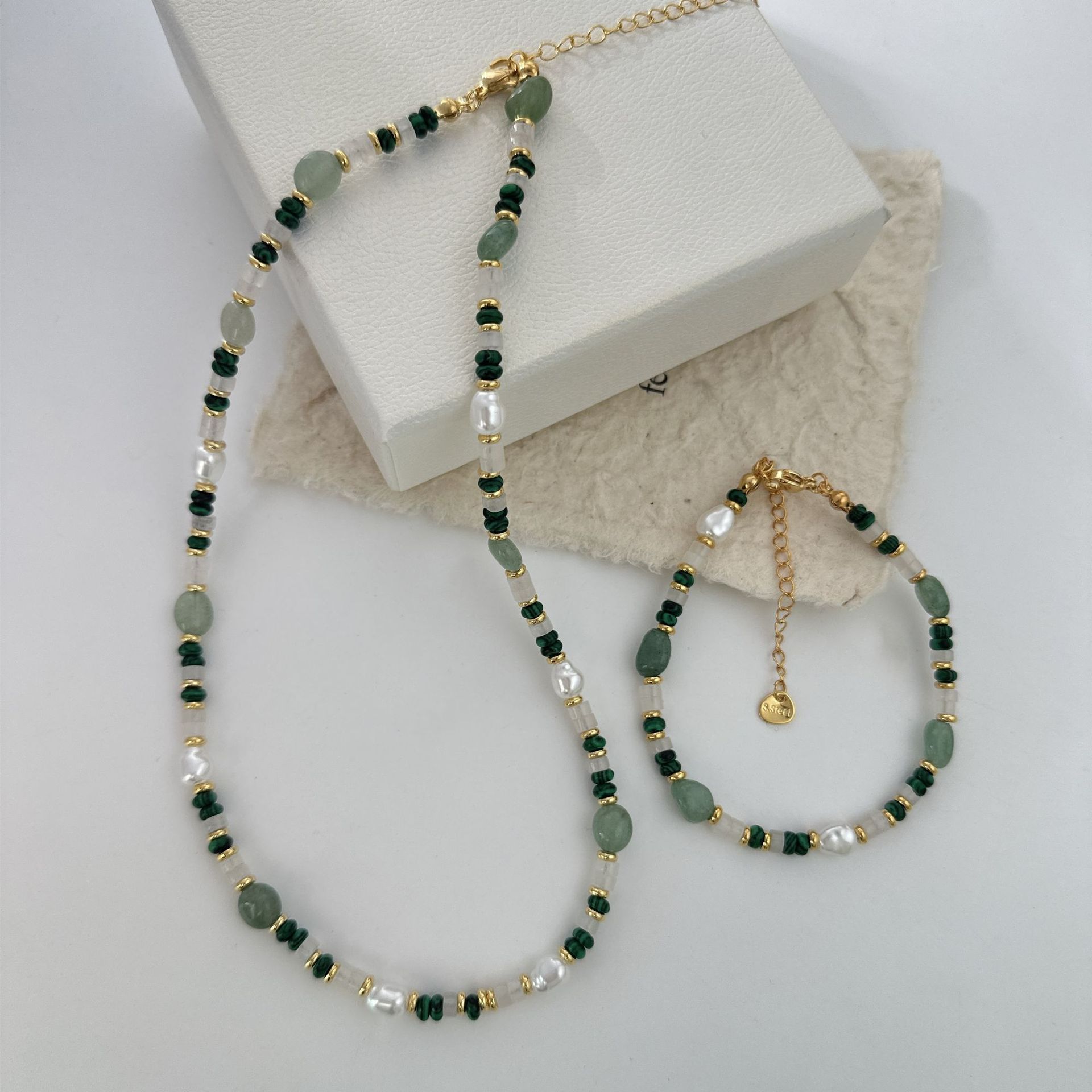 Green peacock agate beaded collarbone neck chain, green Dongling dopamine freshwater pearl necklace, summer style Internet celebrity pic 6