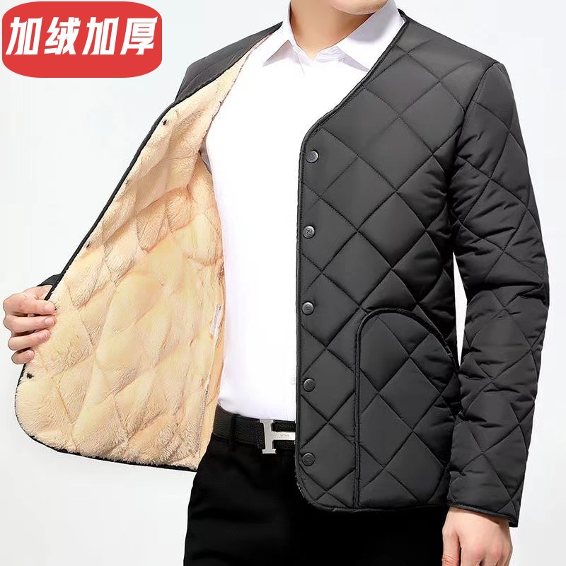 For middle-aged and elderly people, there are cotton-padded jackets with thick inner linings, men's cotton-padded jackets, loose winter versions, and long-sleeved cotton-padded jackets for grandpa warmth