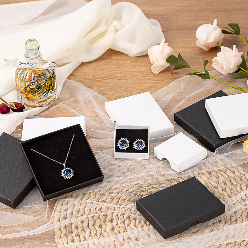 Manufacturer's in-stock Amazon cross-border jewelry packaging boxes, stud earrings, rings, necklaces, bracelets, black and white accessory boxes, logos