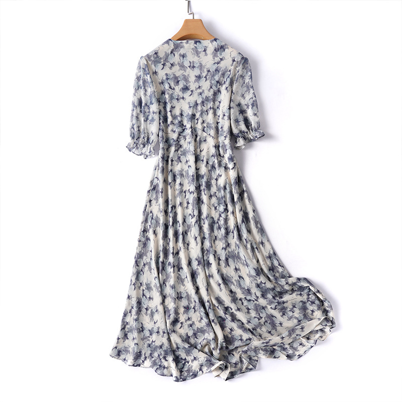The new summer 2024 Hangzhou silk dress for women is a high-end mulberry silk dress that makes them look slender and long Specification image