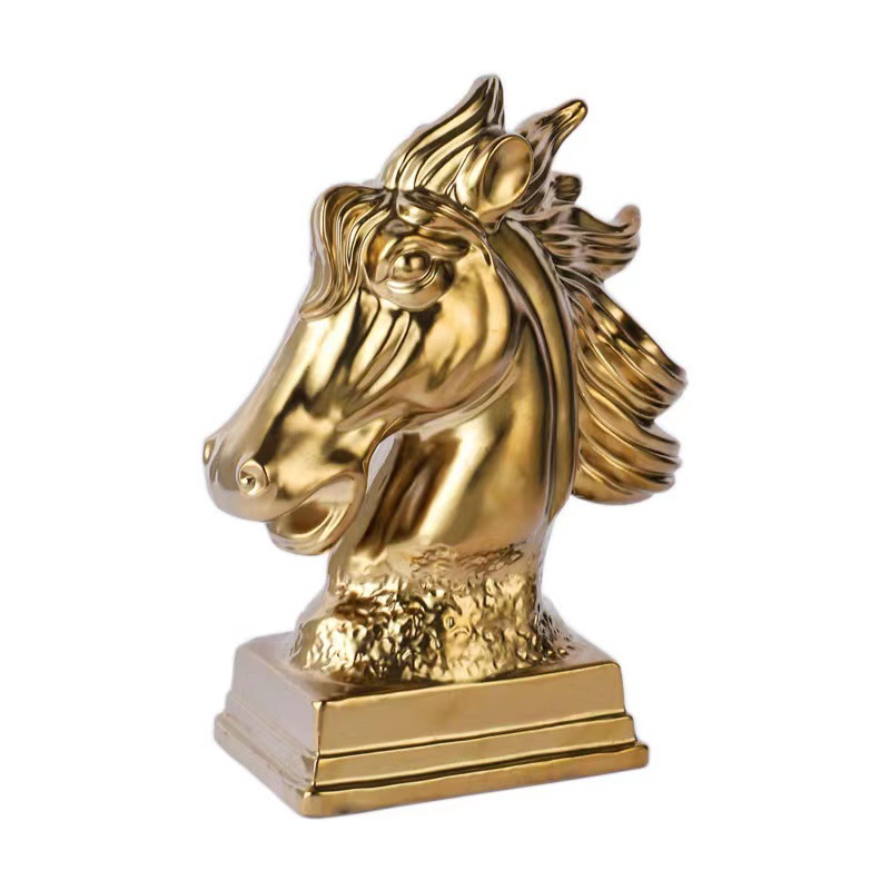 Golden horse head handicrafts, light luxury European-style electroplated gold ceramic handicrafts, zodiac horse home model room, living room and entrance hall creative ornaments Application Scenario