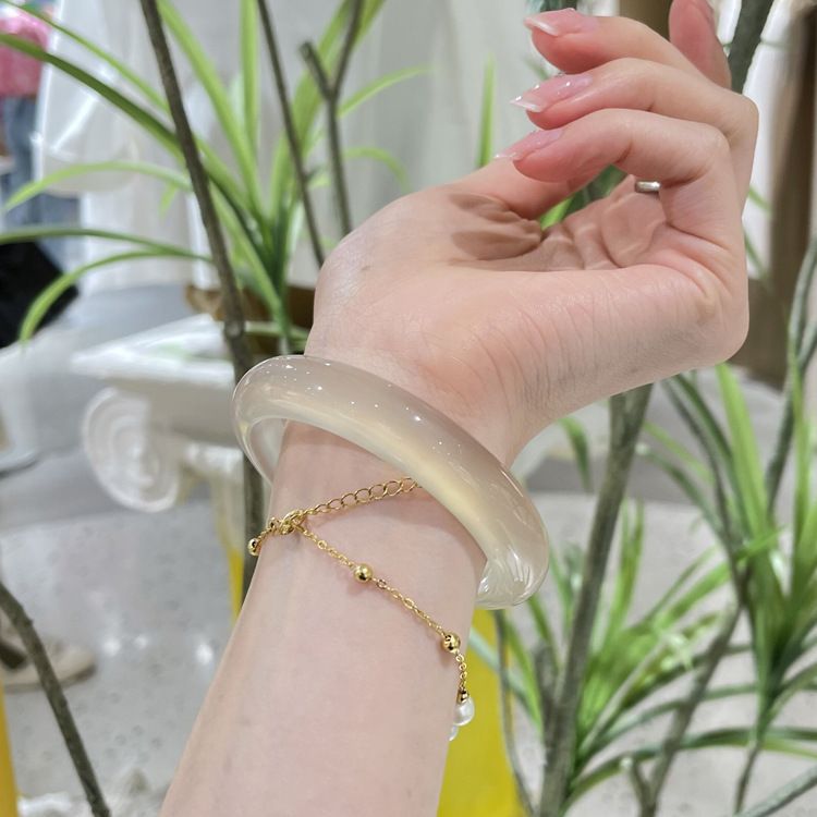 Ice-transparent high-ice agate bracelet, women's natural chalcedony bracelet, ice-type jade bracelet, women's lychee frozen jade bracelet