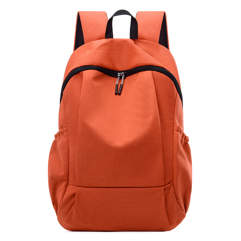 双肩包/背包/双肩包会议/太阳能充电背包/运动背包白底实物图