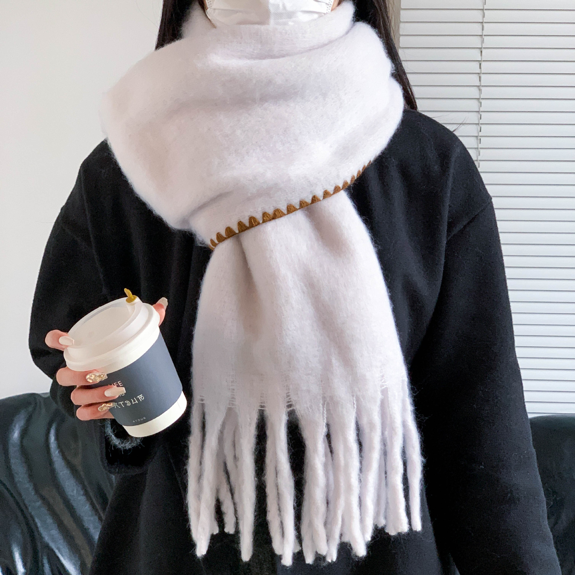 2025年新款纯色马海毛围巾女冬季高级感保暖加厚男女通用厂家直销