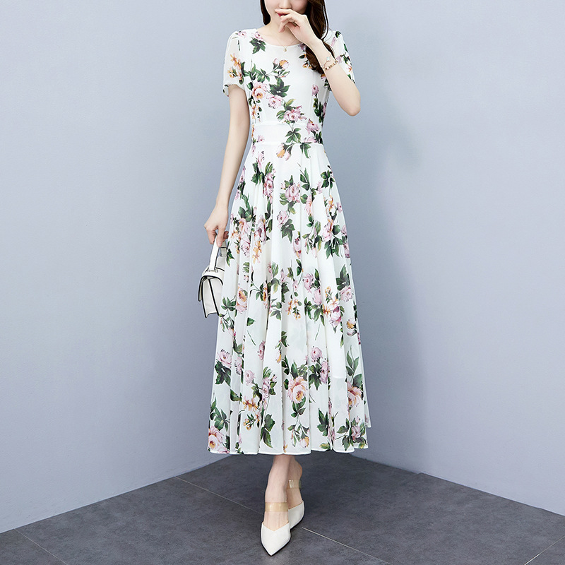 This is a new large-sized chiffon floral print dress for women in summer. It is a fashionable long dress that cinches the waist, slimming the figure, conceals the belly, and makes one look younger and more elegant Specification image