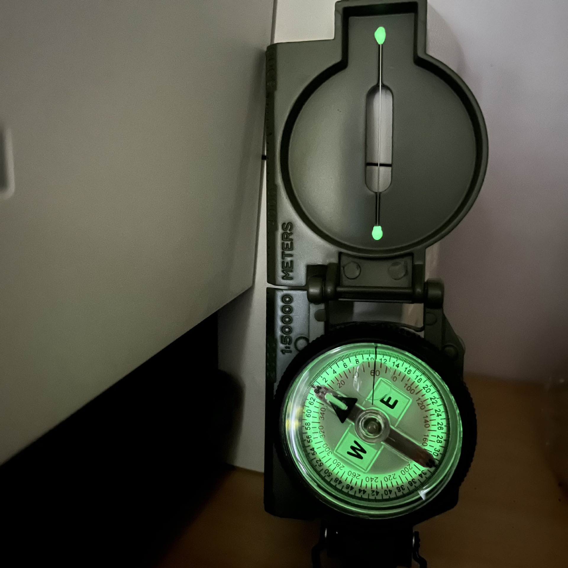 Military green metal compass, metal frame, high-precision camping and outdoor multi-functional compass wholesale details Picture