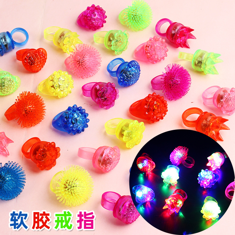 发光草莓戒指灯led荧光手指灯酒吧闪光软胶玩具跨境亚马逊货源批