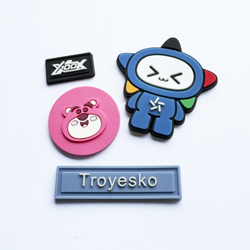 定做彩色立体3D橡胶卡通贴片  柔软鞋服箱包商标滴塑标logo定制