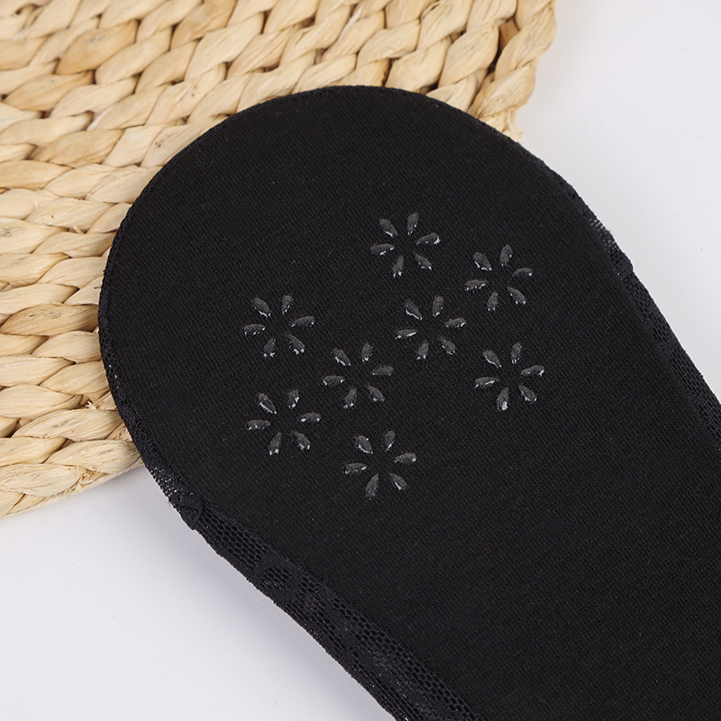 Women's Socks Lace Summer New Ultra-Thin Boat Socks Non-Slip Anti-Fall Cotton Bottom Lace Shallow Mouth Invisible Socks Application Scenario