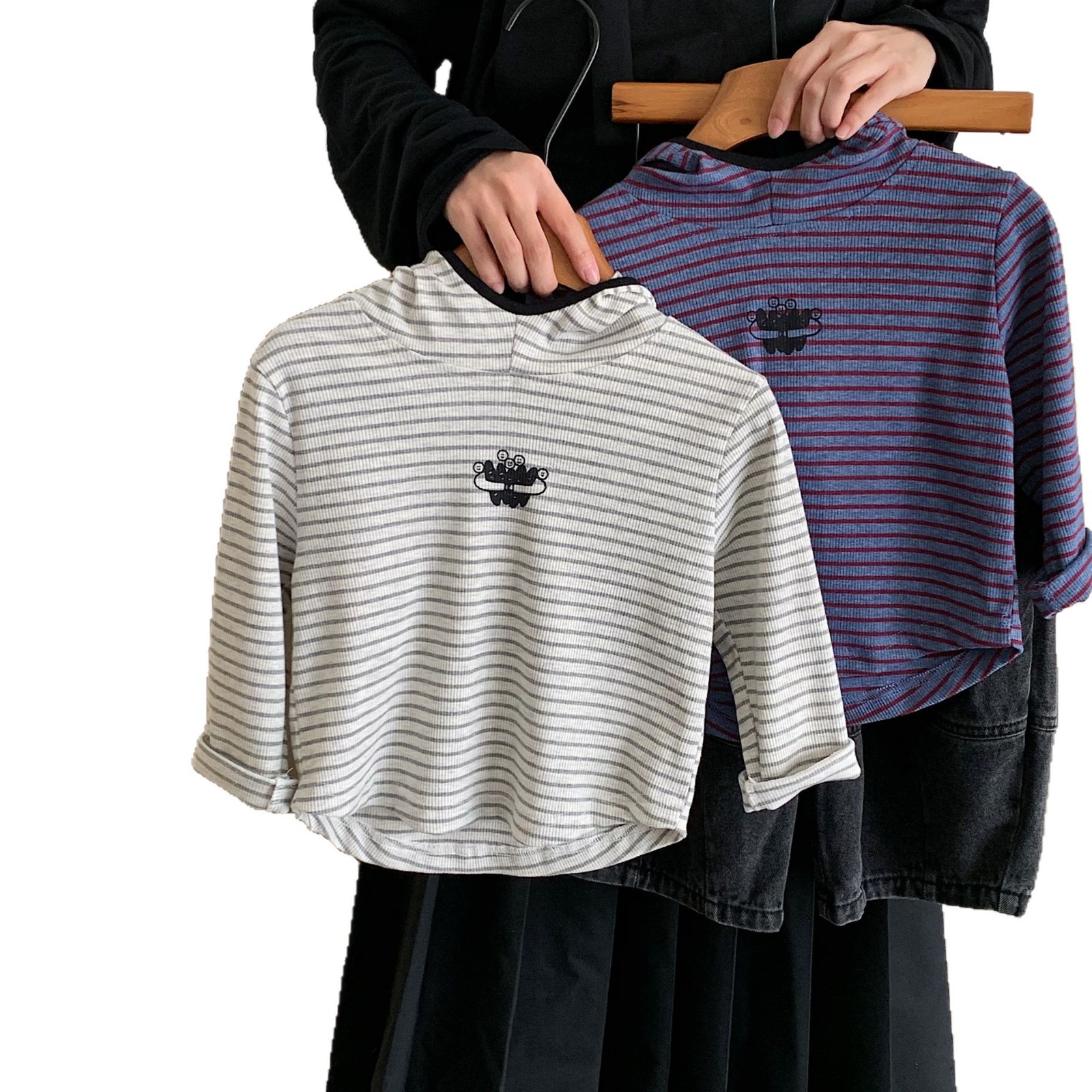 Children's long-sleeved base layer shirt, casual, loose and versatile, striped trendy boys' top 2025 autumn new style for small and medium-sized children Item Picture