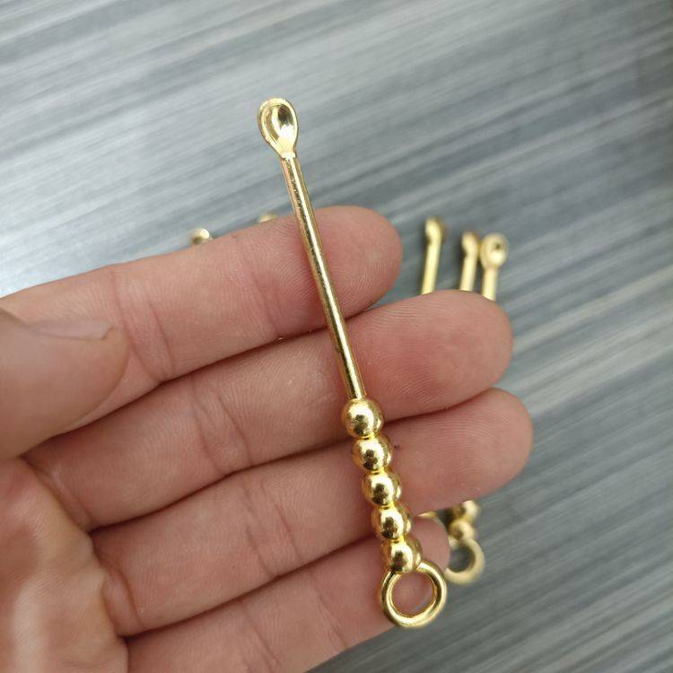 Gold bead ear scorer, metal ear scorer, ear picker, ear cleaner, key hanger, accessory, ear scorer, one yuan gift Application Scenario