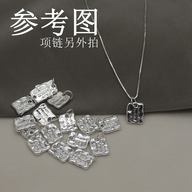 S925 plata esterlina cuadrada geométrica colgante carta inglesa colgante pulsera collar accesorios de caída colgante de cuerda roja Application Scenario