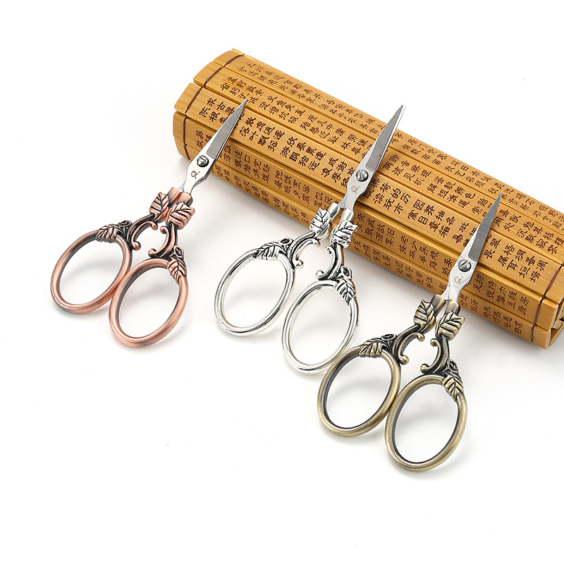 Cross-border hot-selling alloy leaf cutting zinc household stainless steel retro small scissors handmade diy cross-stitch embroidery scissors details Picture