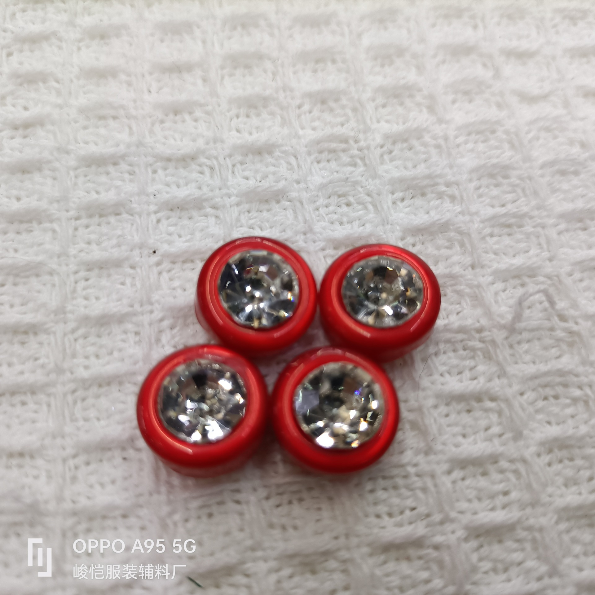 包邮黑色红色动物眼睛造型纽扣子儿童镶钻毛衣针织兔子老虎猫咪狗