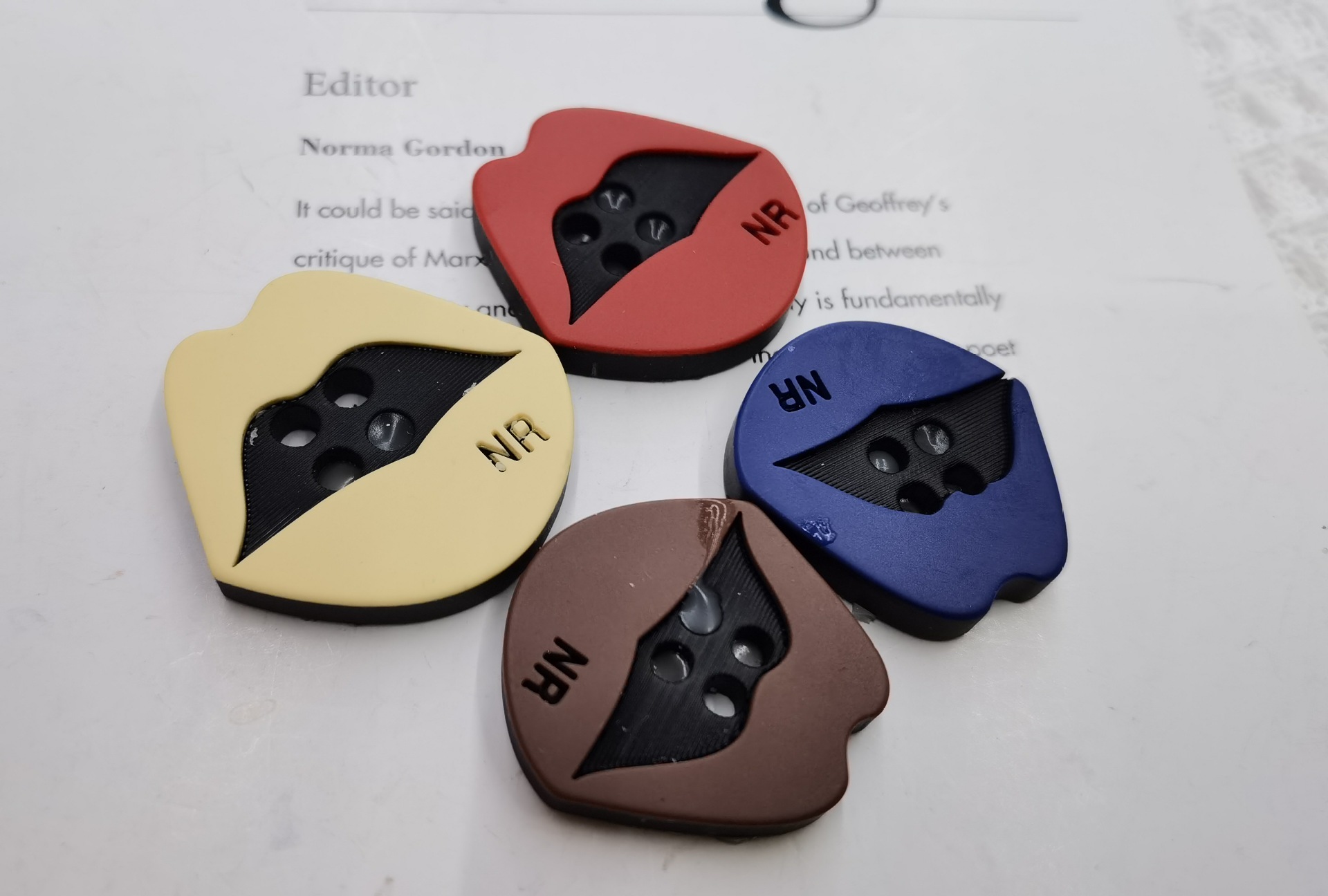 Red buttons, black and white resin, two eyes, red extra-large buttons, women's windbreaker, overcoat, woolen overcoat, clothing buttons Item Picture