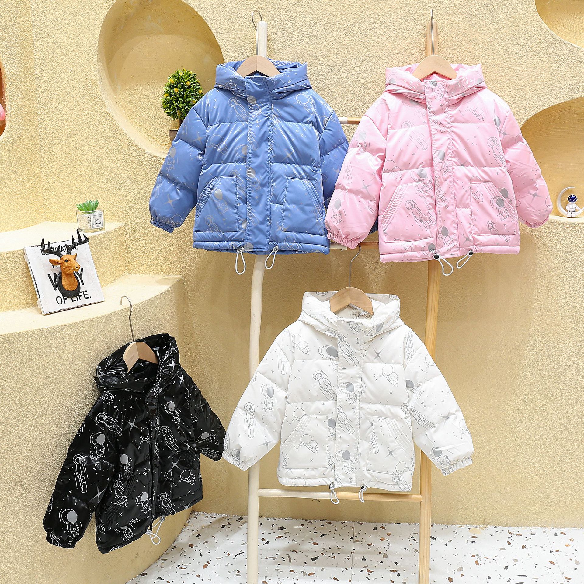 New children's down jackets for autumn and winter 2022, thickened printed down jackets for boys and girls, and down jackets for small and medium-sized children