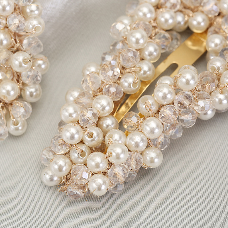 New pearl hair clips, retro small bow straight clips, fashionable Korean-style bangs clips, academic decorative hair clips, and other hair accessories Application Scenario
