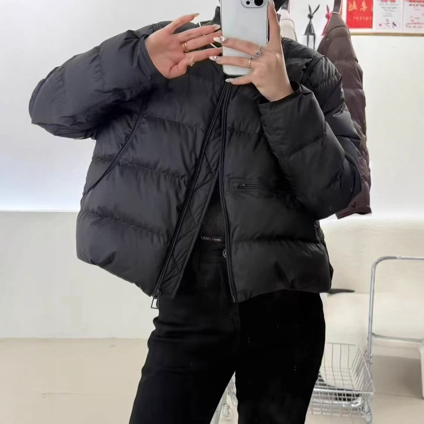 A light, short and warm round-neck duck down jacket for women in the autumn and winter of 2025, a simple and fashionable white duck down warm coat Specification image