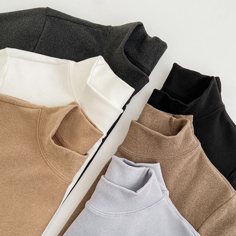 A semi-high-neck base layer shirt for men, paired with a versatile and warm 2024 autumn new style solid-color German velvet long-sleeved T-shirt Application Scenario