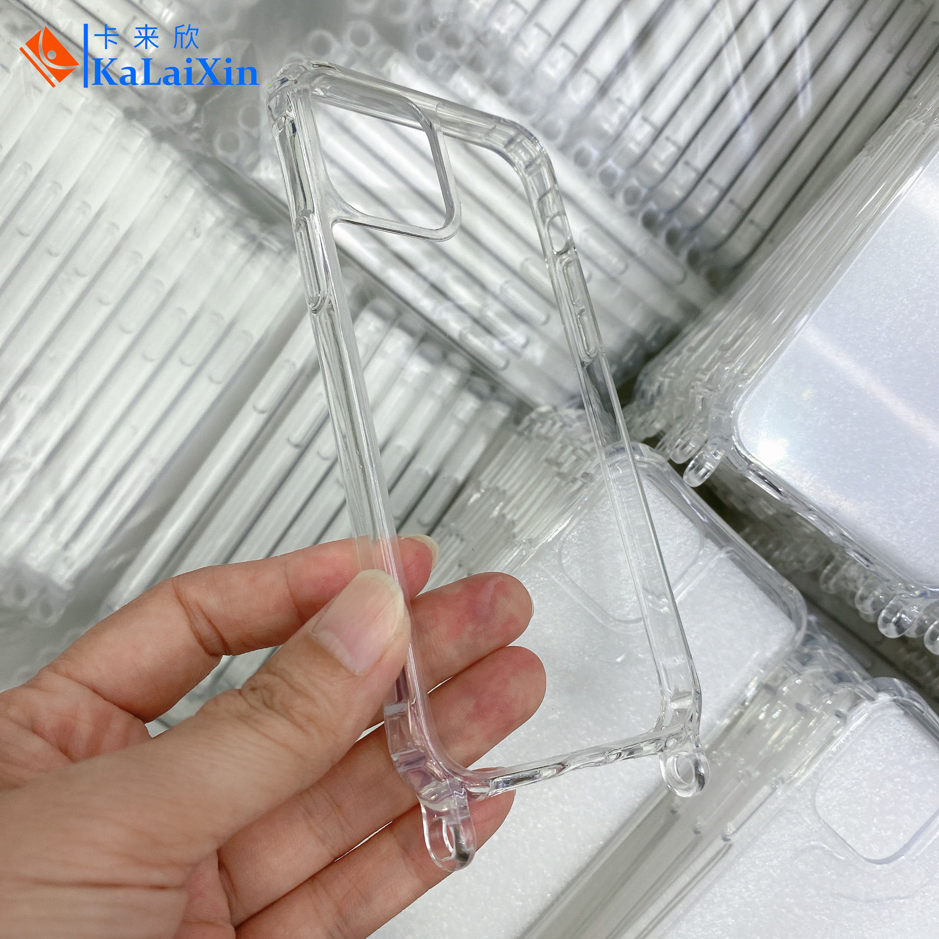 滴胶素材高光手机壳适用苹果15Pro一体高光透明壳TPU+PC工厂批发详情图3