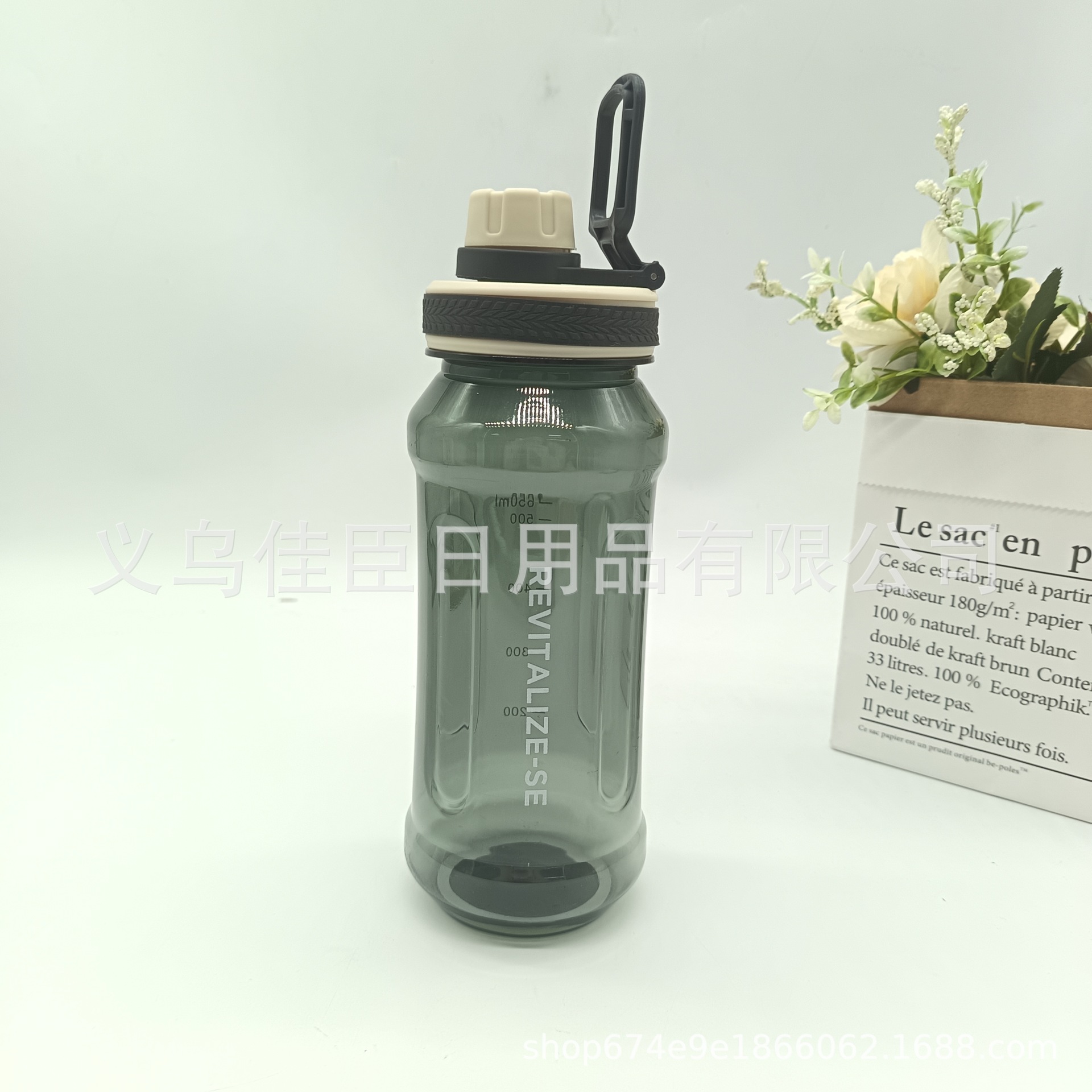 Wholesale minimalist sports water cups for boys and girls, portable plastic water cups for outdoor use, shockproof and hand-held sports cups Application Scenario