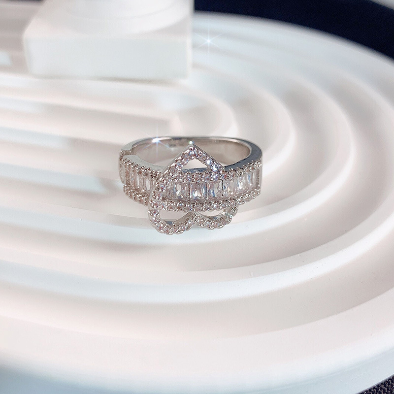 Kimoj's New Ring Is Light Luxury And Exudes A Sense Of Sophistication. It Features A Heart-Shaped Zircon Exquisite Ring With A Cold And Unique Design For Women. It Is A Trendy Index Finger Ring Specification drawing