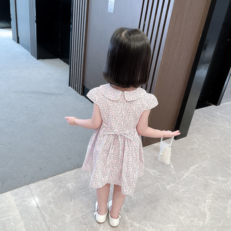 A trendy summer dress with floral prints for girls, a retro summer fashion princess dress for baby girls, and a popular little girl Application Scenario